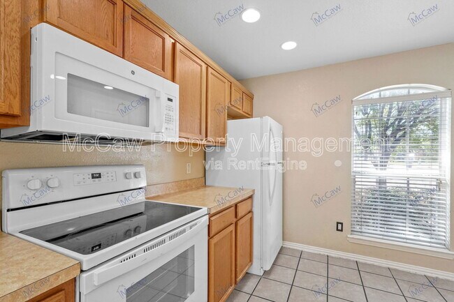 Building Photo - 2319 Great Light Dr