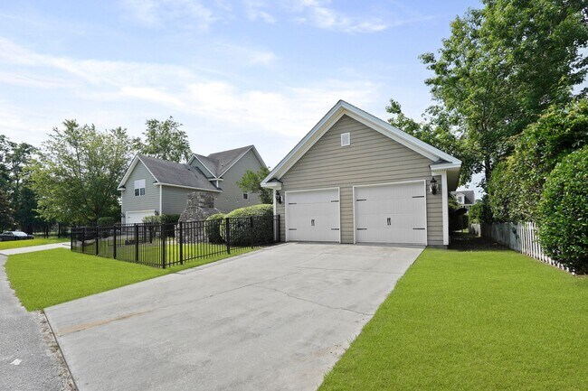 Building Photo - 3 Bedroom Dunham Marsh Beauty with Outdoor Fireplace and Resort-Style Community Amenities