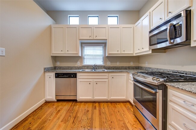 Building Photo - 11315 S Main St