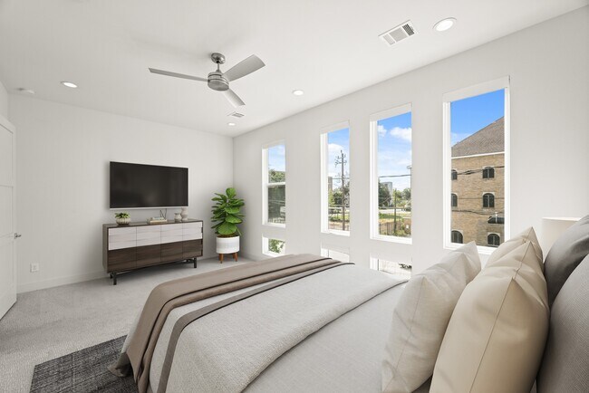 Building Photo - 2409 Webster St