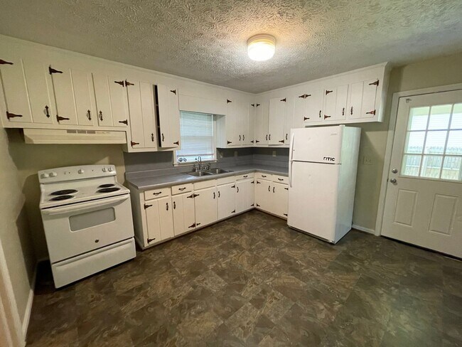 Building Photo - Updated 3/1 House in Lindale $1,295