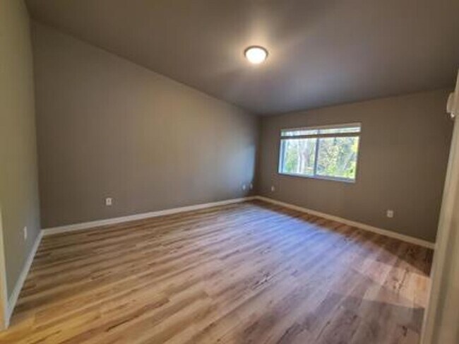 Building Photo - 3 Bedroom 2.5 Bath in Tumwater