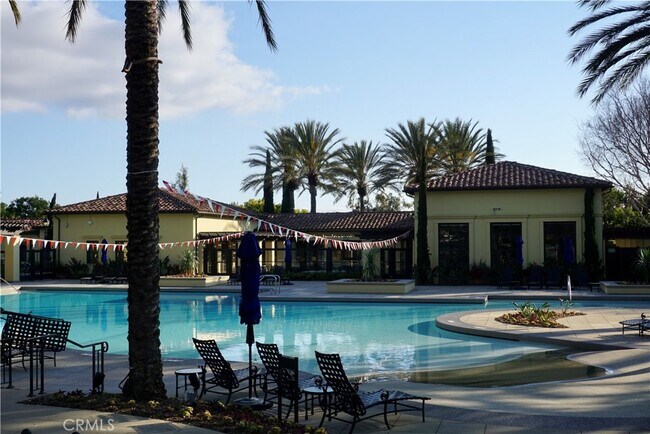 Building Photo - 72 Chantilly-