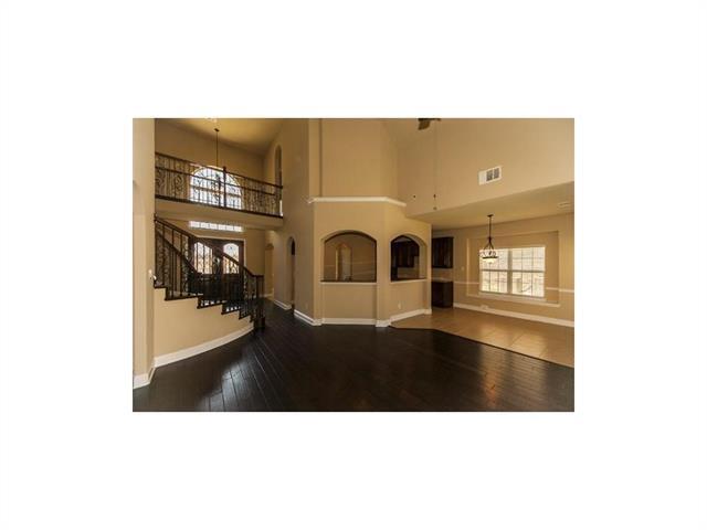 Building Photo - 12060 Grandview Dr