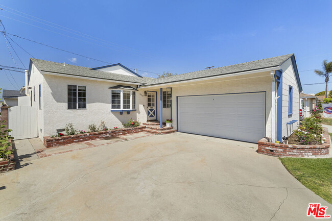 Building Photo - 13219 S Clydepark Ave