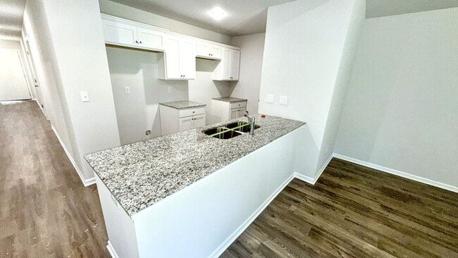 Building Photo - Lovely 4-Bedroom Home Near Ivanhoe Park / ...