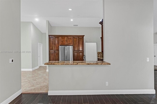 Building Photo - 5621 Carriage Ln