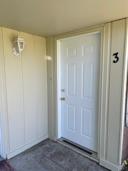 Building Photo - 2750 E Phylbeck Ave