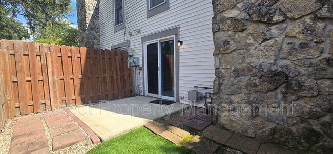 Building Photo - 6309 Sawmill Woods Dr