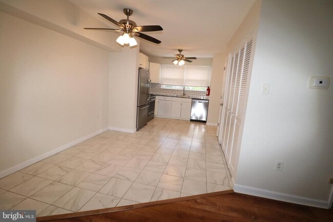 Building Photo - 32 Pin Oak Ln