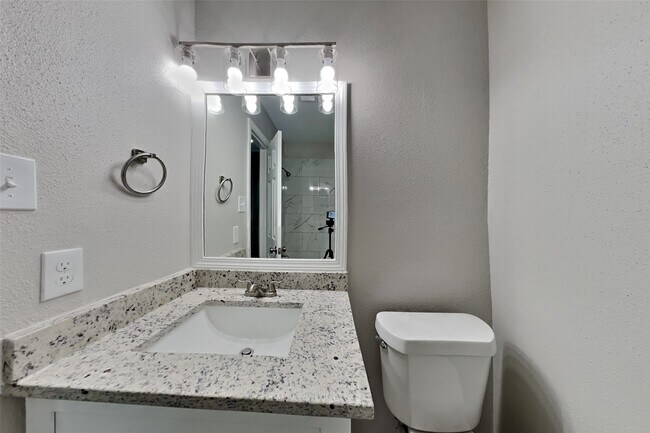 Building Photo - 10723 Forest Leaf Dr