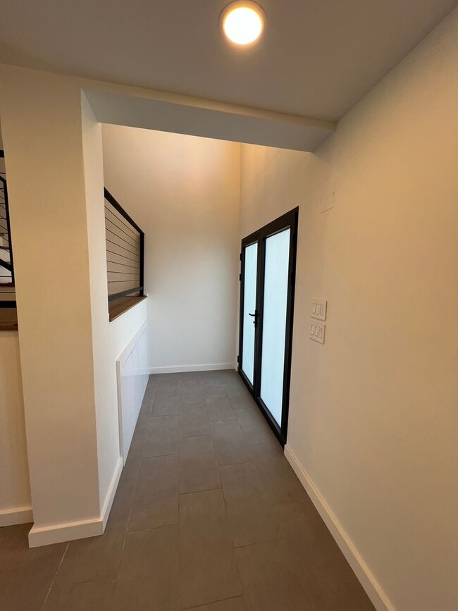 Building Photo - POOL HOME IN SHEFFIELD ESTATES!