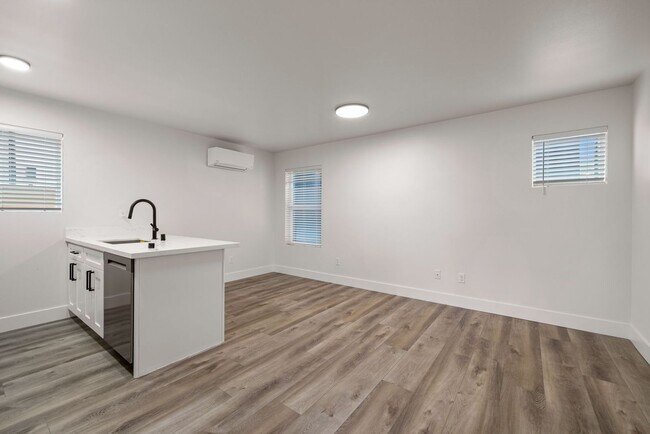 Building Photo - New Construction DownTown Tacoma - Great CityScape Views!