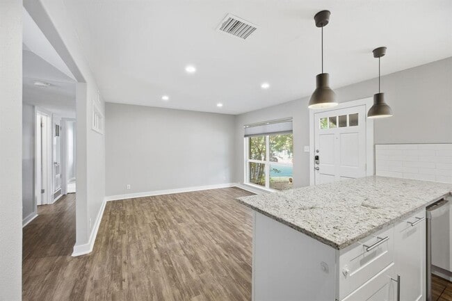 Building Photo - 6901 Bryn Mawr Dr