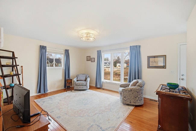 Building Photo - 7611 South Dr