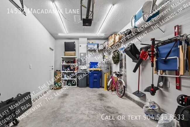 Building Photo - 14532 Macadamia Ln