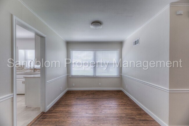 Building Photo - For Lease | $1300 Rent | Available Now!
