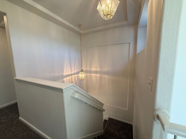 Building Photo - 4-bedroom two story in Sylvan School District!
