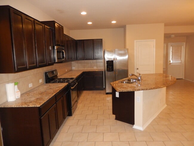Building Photo - 2711 Sunset Bend