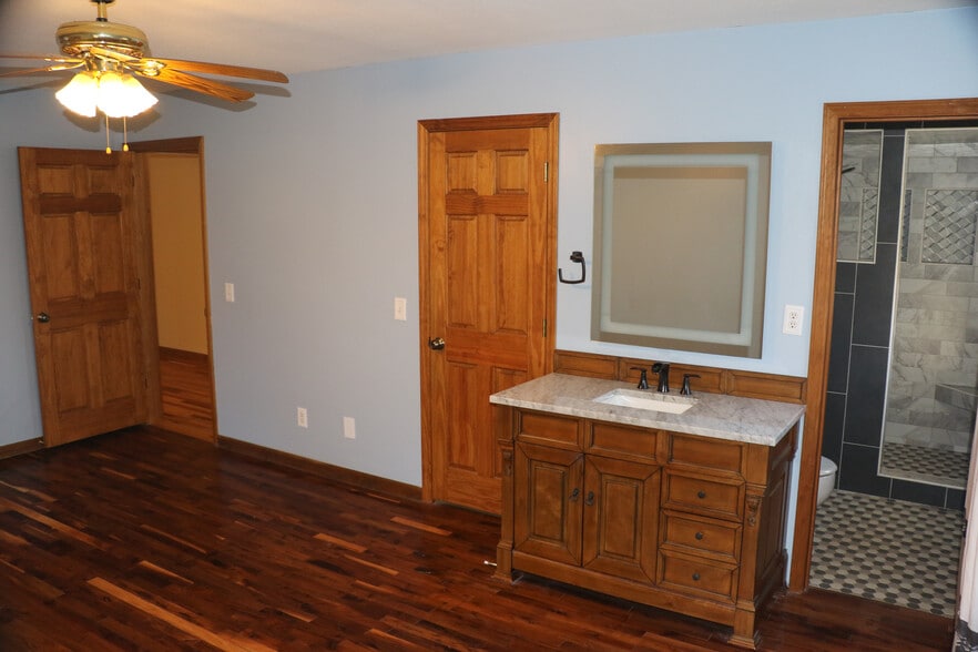 Master Bedroom - 138 Cullen Ln