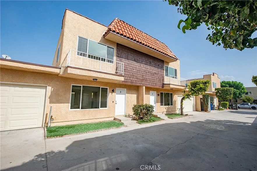 Building Photo - 8839 Cedros Ave