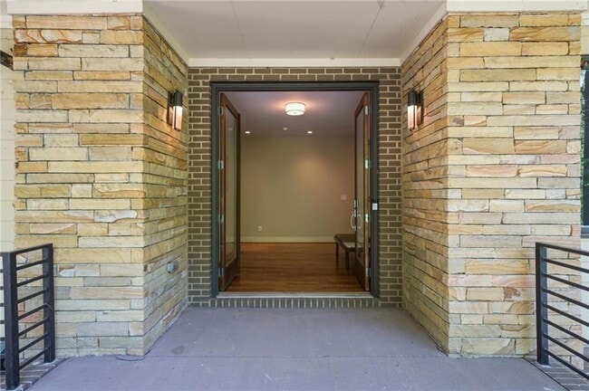 Building Photo - 4373 Wieuca Rd NE