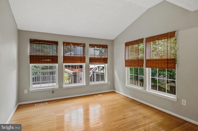 Building Photo - 8755 Thornbrook Dr