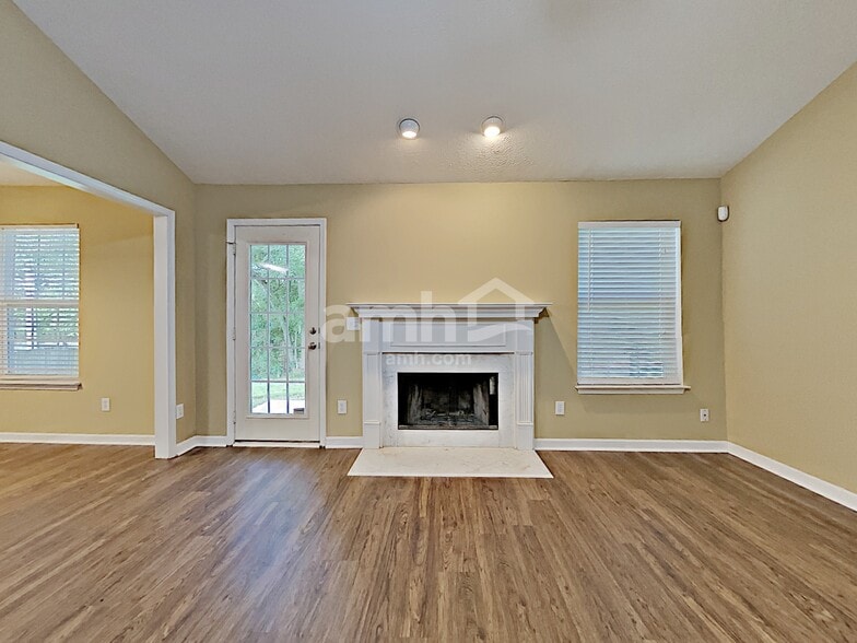 Building Photo - 1883 Portview Dr