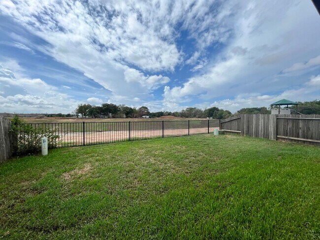 Building Photo - For Lease | 4 Bed, 3.5 Bath | 3,044 Sq Ft ...