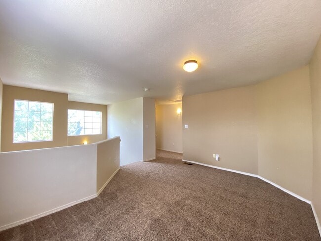 Building Photo - Northern Meadows - 3BR 2 Story - LOFT