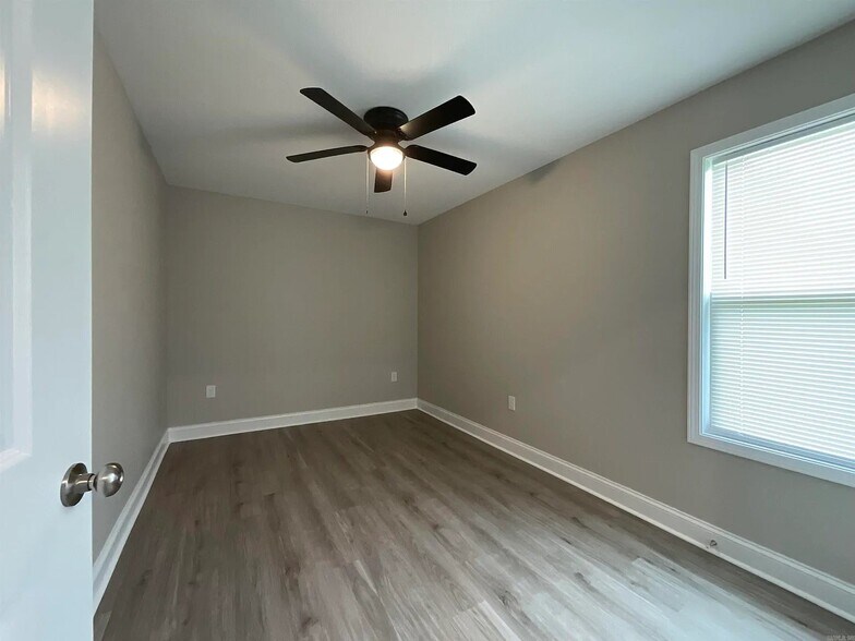 Building Photo - 814 W Trickey Ln