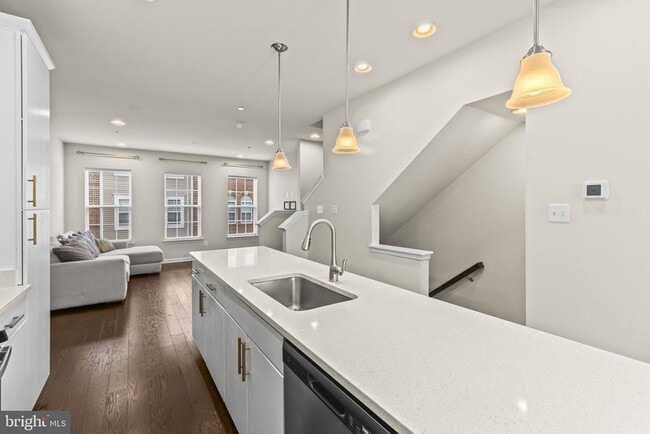 Building Photo - 7118 Rowlock Aly