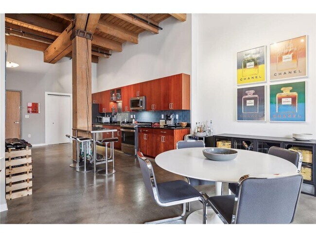 Building Photo - 404 N Washington Ave