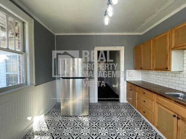 Building Photo - 2694 Cherokee Ave