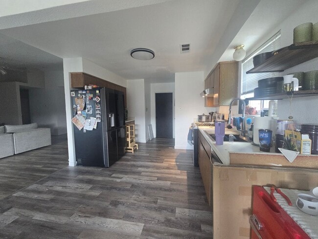 Building Photo - 3 Br 2 Ba home available