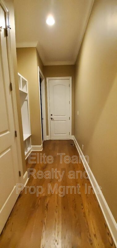 Building Photo - 550 Cottonfield Cir