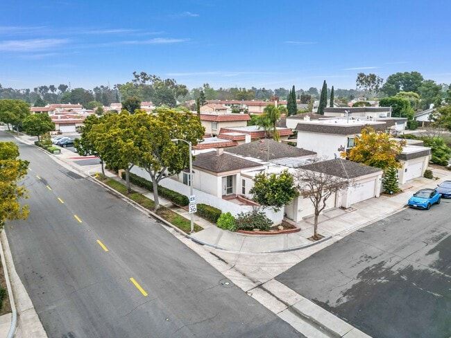 Building Photo - "Rare Single-Story Remodel: Modern 3BR End-Unit in University Park