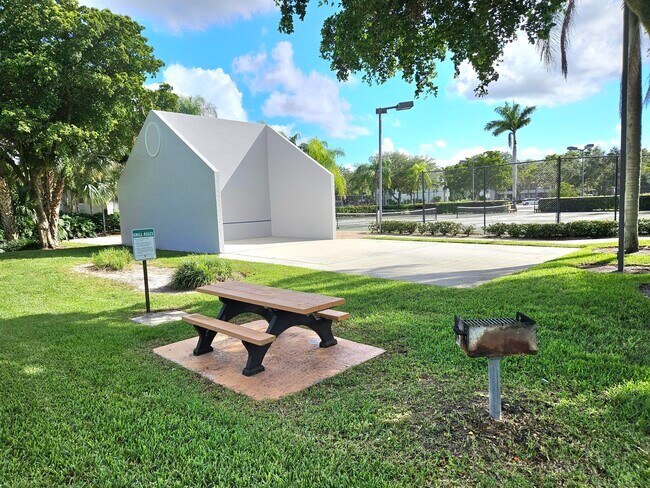 Building Photo - 631 Lyons Rd