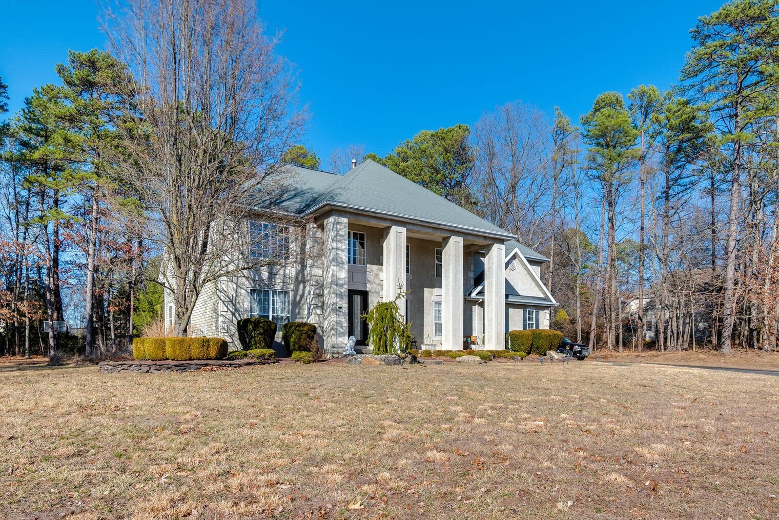 Building Photo - 14 Normandy Dr