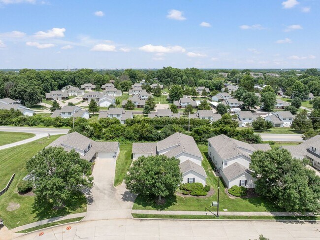 Building Photo - 1713-1715-1715 Louise Cir