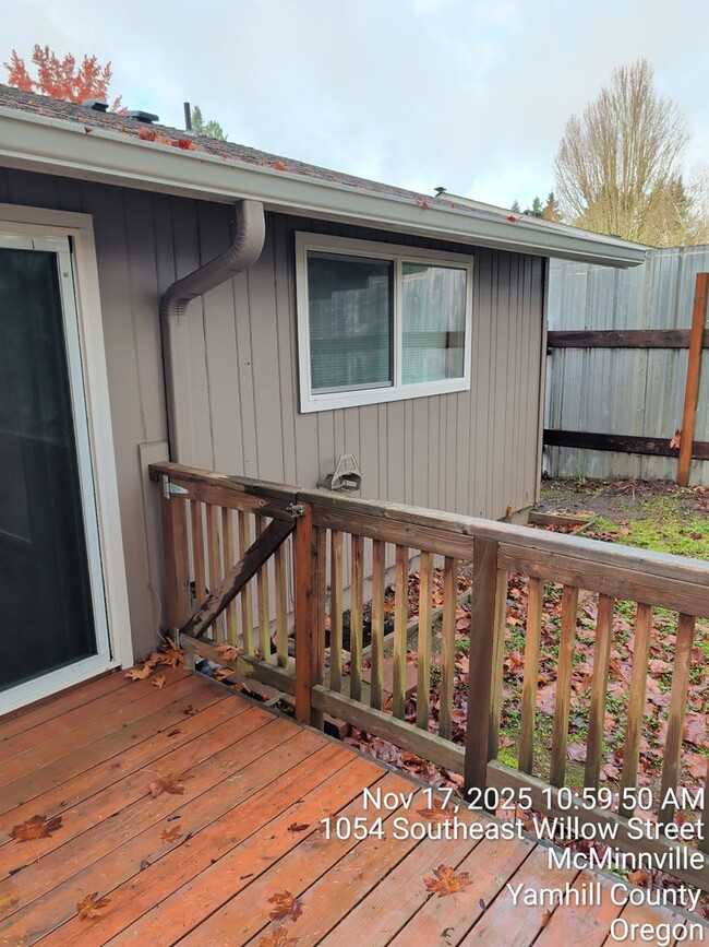 Building Photo - 1054 SE Willow St