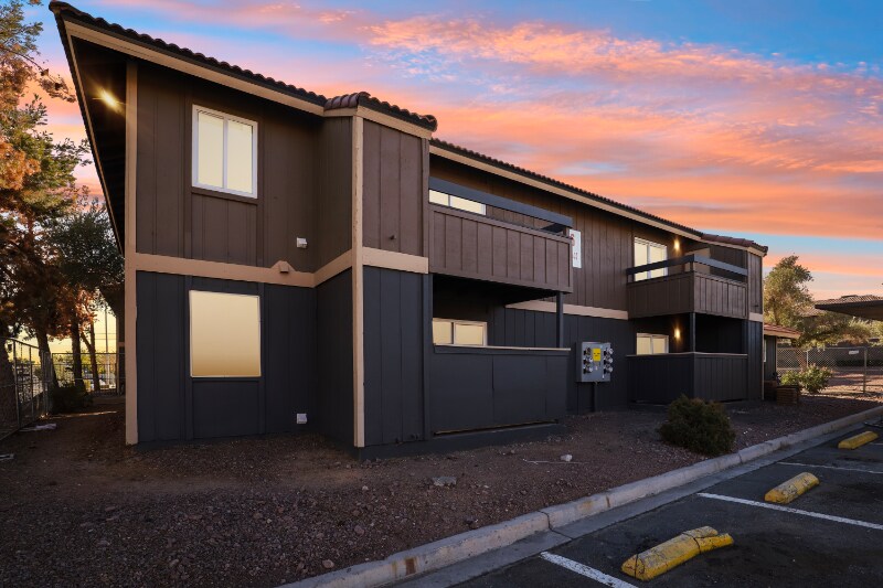 Building Photo - 1750 Karen Ave