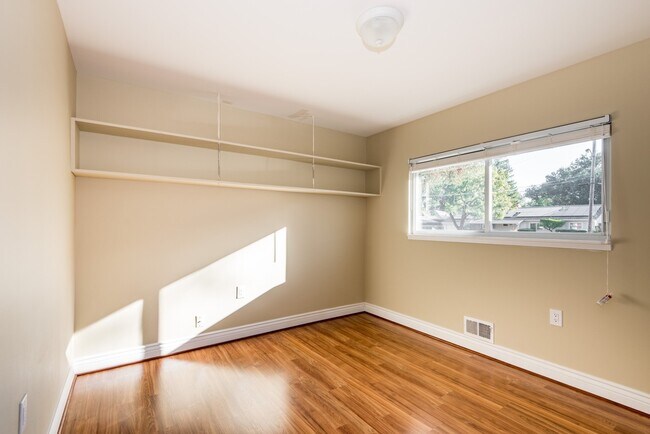 Building Photo - Beautiful Los Gatos Home Minutes to Downto...