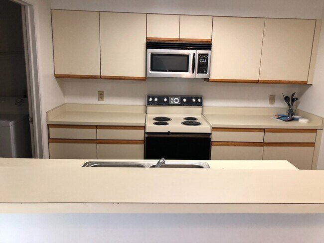 Building Photo - 805 Christopher Dr