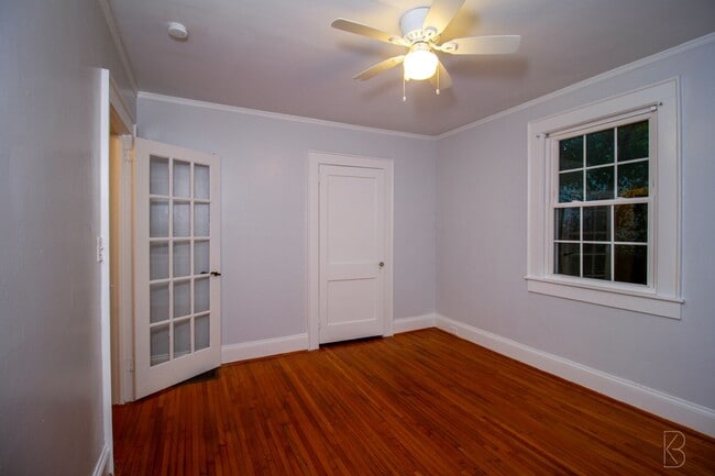Building Photo - Prime location & Space!