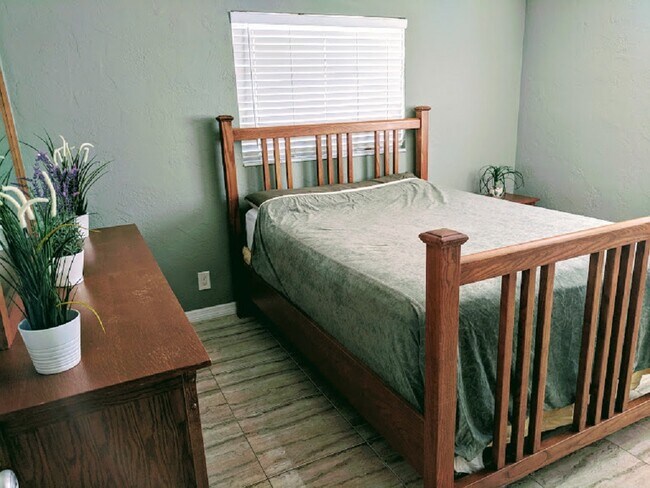 bedroom 1 - 496 28th Ave N