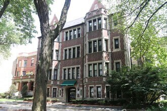 Building Photo - 4634 N Paulina St