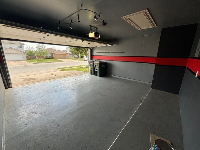 Building Photo - Gaston-Sheldon -Pflugerville