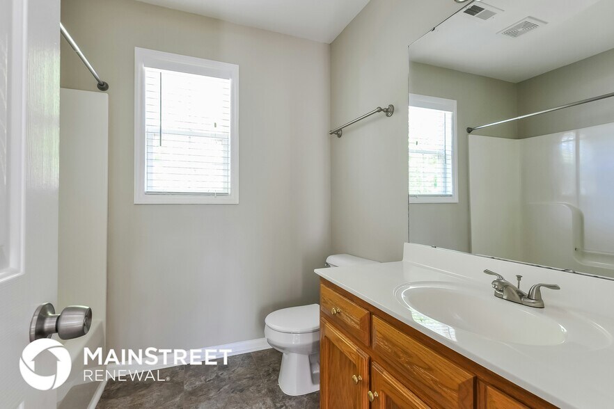 Building Photo - 14 Greenbrier Ct