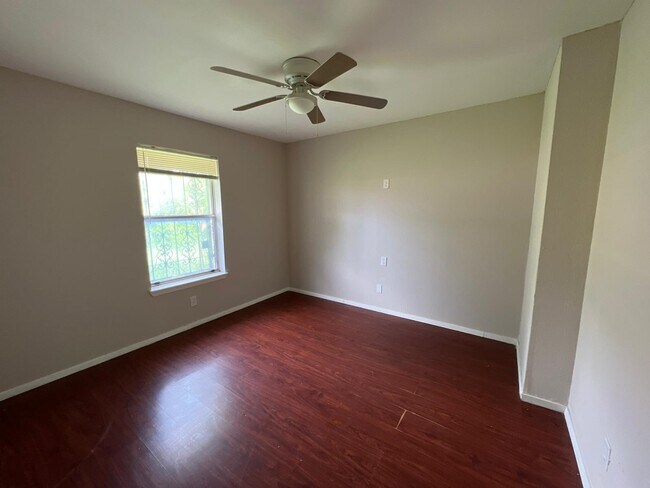 Building Photo - 6905 Sun Dr